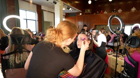 Karolína Vavřínová při práci